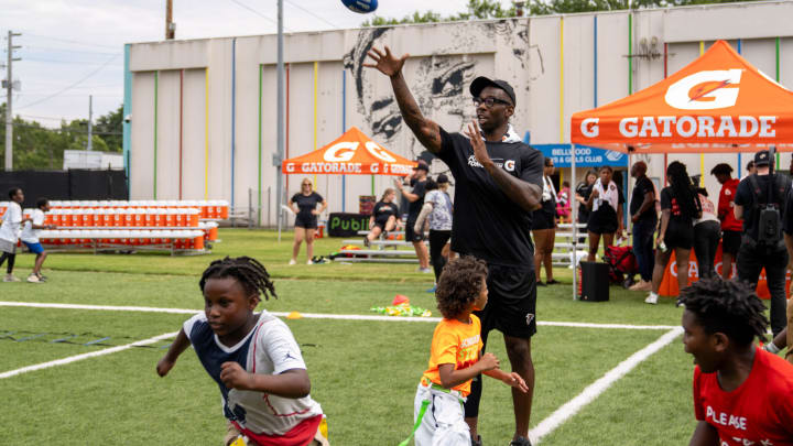 Kyle Pitts Surprises Young Football Players at Bellwood Boys and Girls Club
